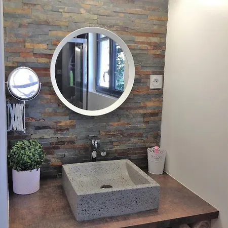 Au Vieux Lavoir Avec Parking Prive, Jardin , Climatisation, A 500 M De La Cite *