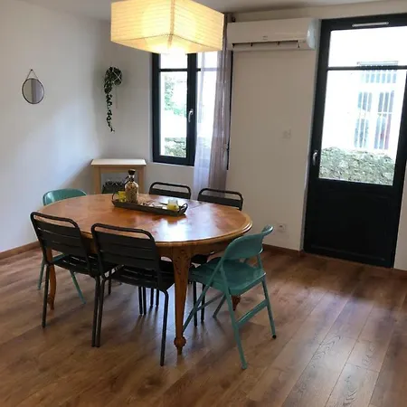 דירה Au Vieux Lavoir Avec Parking Prive, Jardin , Climatisation, A 500 M De La Cite קרקסון